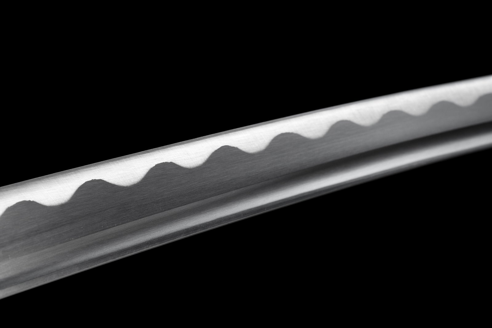 28-Inch Handmade Knife - Medium Carbon Steel Blade (Full Groove, Decorative Notches, Cutting Lines) + Black Glossy Scabbard (Imitation Conch Inlay Pattern) - Image 4